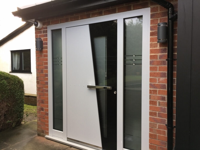 Case study: New Spitfire S-500 Series entrance door for Saddleworth property